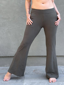 women's bamboo spandex full length forest green pants with two front and back pockets #color_forest